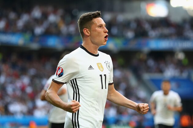 LILLE, FRANCE - JUNE 26:   Julian Draxler of Germany celebrates scoring his team's third goal during the UEFA EURO 2016 round of 16 match between Germany and Slovakia at Stade Pierre-Mauroy on June 26, 2016 in Lille, France. (Photo by Alexander Hassenstein/Getty Images)