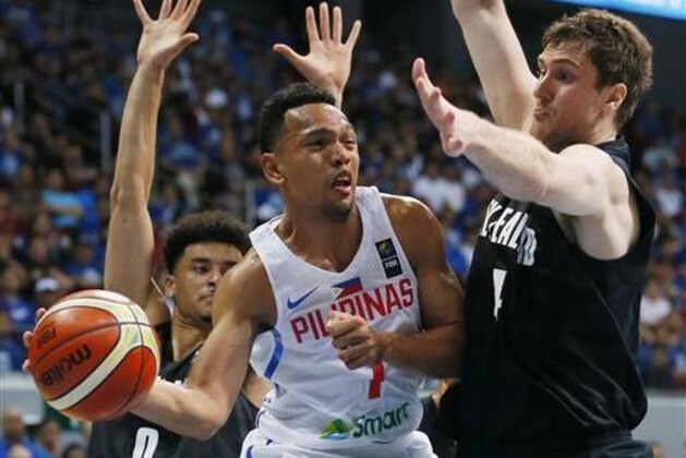 The Philippines Jason Castro William, center, looks for a teammate to pass the ball as New Zealand's Robert Loe, right, and Tai Jack Webster defend during the Group B FIBA Olympic Qualifying basketball match Wednesday, July 6, 2016 at the Mall of Asia Arena in suburban Pasay city south of Manila, Philippines. New Zealand won 89-80. (AP Photo/Bullit Marquez)