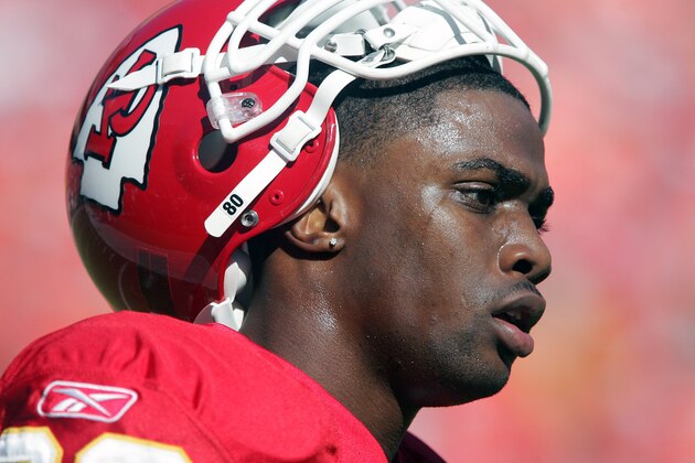 KANSAS CITY, MO - OCTOBER 29:  Wide receiver Jeff Webb #80 of the Kansas City Chiefs warms up before a game against the Seattle Seahawks at Arrowhead Stadium on October 29, 2006 in Kansas City, Missouri.  (Photo by Tim Umphrey/Getty Images)