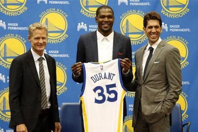 Golden State Warriors' newest player Kevin Durant, center, joins head coach Steve Kerr, left and general manager Bob Myers during a news conference at the NBA basketball team's practice facility, Thursday, July 7, 2016, in Oakland, Calif. (AP Photo/Beck Diefenbach)