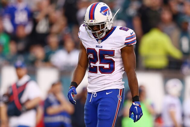 PHILADELPHIA, PA - DECEMBER 13:  LeSean McCoy #25 of the Buffalo Bills reacts to a penalty during the fourth quarter against the Philadelphia Eagles at Lincoln Financial Field on December 13, 2015 in Philadelphia, Pennsylvania. The Philadelphia Eagles won 23-20.  (Photo by Mitchell Leff/Getty Images)