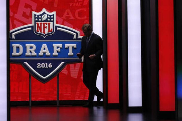 NFL Commissioner Roger Goodell walks out onto the stage to announce a pick during the first round of the NFL football draft, Thursday, April 28, 2016, in Chicago. (AP Photo/Charles Rex Arbogast)