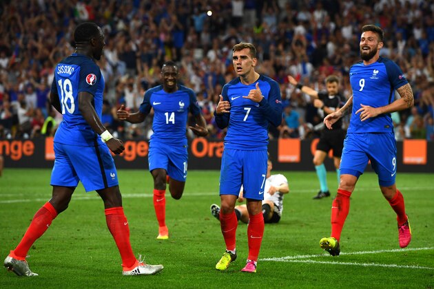 France's midfielder Moussa Sissoko (L), France's midfielder Blaise Matuidi (2L) and France's forward Olivier Giroud (R) celebrate after France's forward Antoine Griezmann scored the second goal for France during the Euro 2016 semi-final football match between Germany and France at the Stade Velodrome in Marseille on July 7, 2016.
 / AFP / FRANCK FIFE        (Photo credit should read FRANCK FIFE/AFP/Getty Images)