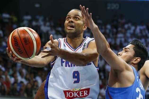 Tony Parker of France drives to the basket as the Philippines' Ranidel De Ocampo defends during the Group B FIBA Olympics Qualifying basketball match Tuesday, July 5, 2016 in suburban Pasay city south of Manila, Philippines. France won 93-84.(AP Photo/Bullit Marquez)