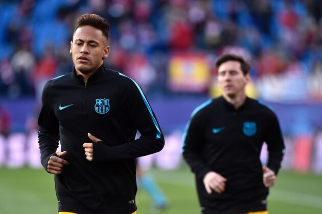 Barcelona's Brazilian forward Neymar (L) and Barcelona's Argentinian forward Lionel Messi run before the Champions League quarter-final second leg football match Club Atletico de Madrid VS FC Barcelona at the Vicente Calderon stadium in Madrid on April 13, 2016. / AFP / GERARD JULIEN        (Photo credit should read GERARD JULIEN/AFP/Getty Images)