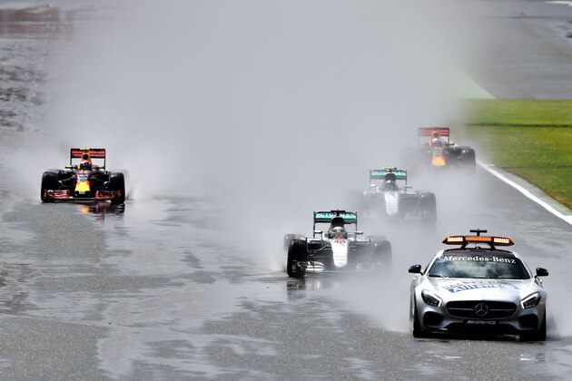 NORTHAMPTON, ENGLAND - JULY 10: The safety car leads Lewis Hamilton of Great Britain driving the (44) Mercedes AMG Petronas F1 Team Mercedes F1 WO7 Mercedes PU106C Hybrid turbo on track during the Formula One Grand Prix of Great Britain at Silverstone on July 10, 2016 in Northampton, England.  (Photo by Mark Thompson/Getty Images)