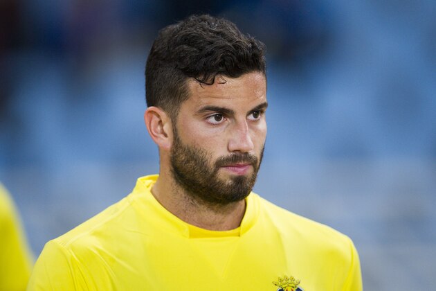 SAN SEBASTIAN, SPAIN - DECEMBER 20: Mateo Musacchio of Villarreal CF looks on prior to the start the La Liga match between Real Sociedad de Futbol and Villarreal CF at Estadio Anoeta on December 20, 2015 in San Sebastian, Spain. (Photo by Juan Manuel Serrano Arce/Getty Images) SAN SEBASTIAN, SPAIN - DECEMBER 20: Mateo Musacchio of Villarreal CF looks on prior to the start the La Liga match between Real Sociedad de Futbol and Villarreal CF at Estadio Anoeta on December 20, 2015 in San Sebastian, Spain. (Photo by Juan Manuel Serrano Arce/Getty Images)