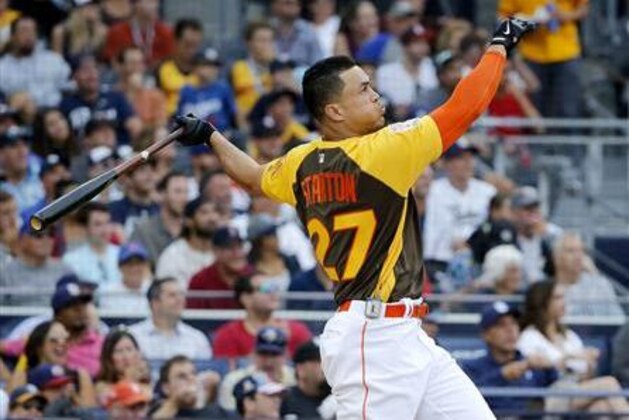 National League's Giancarlo Stanton, of the Miami Marlins, hits during the MLB baseball All-Star Home Run Derby, Monday, July 11, 2016, in San Diego. (AP Photo/Lenny Ignelzi)
