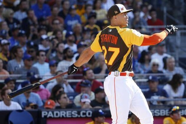 National League's Giancarlo Stanton, of the Miami Marlins, hits during the MLB baseball All-Star Home Run Derby, Monday, July 11, 2016, in San Diego. (AP Photo/Lenny Ignelzi)