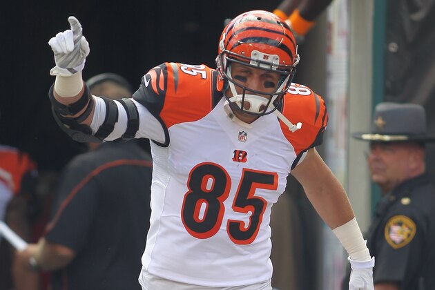 CINCINNATI, OH - SEPTEMBER 20:  Tyler Eifert #85 of the Cincinnati Bengals takes the field for the game against the San Diego Chargers at Paul Brown Stadium on September 20, 2015 in Cincinnati, Ohio.  The Bengals defeated the Chargers 24-19.  (Photo by John Grieshop/Getty Images)