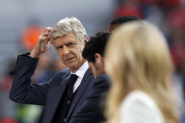 coach Arsene Wenger of Arsenal FC looking to lady during the UEFA EURO 2016 Group A group stage match between Switzerland and France at the Stade Pierre-Mauroy on june 19, 2016 in Lille, France.(Photo by VI Images via Getty Images)