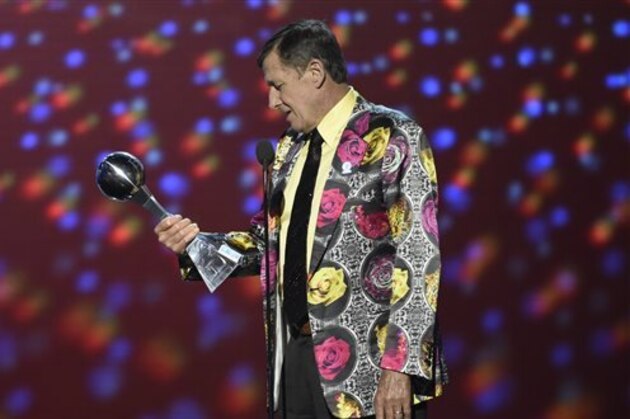 Craig Sager accepts the Jimmy V award for perseverance at the ESPY Awards at Microsoft Theater on Wednesday, July 13, 2016, in Los Angeles. (Photo by Chris Pizzello/Invision/AP)