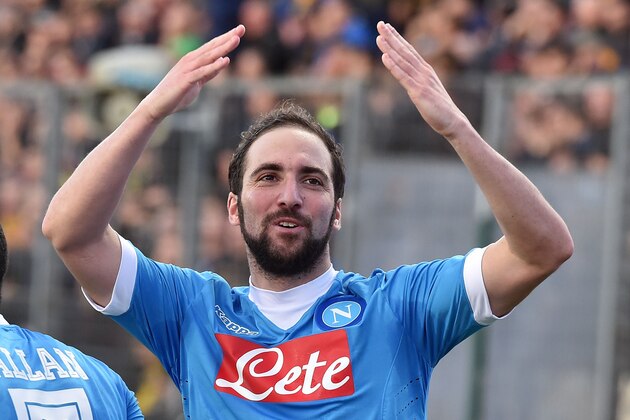 FROSINONE, ITALY - JANUARY 10:  Gonzalo Higuain of SSC Napoli celebrates after scoring the goal 0-4 during the Serie A match between Frosinone Calcio and SSC Napoli at Stadio Matusa on January 10, 2016 in Frosinone, Italy.  (Photo by Giuseppe Bellini/Getty Images)
