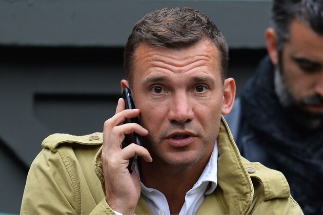 Former Ukrainian footballer Andriy Shevchenko (C) sits on centre court to watch Serbia's Novak Djokovic play against France's Adrian Mannarino during their men's singles second round match on the third day of the 2016 Wimbledon Championships at The All England Lawn Tennis Club in Wimbledon, southwest London, on June 29, 2016. / AFP / GLYN KIRK / RESTRICTED TO EDITORIAL USE        (Photo credit should read GLYN KIRK/AFP/Getty Images)