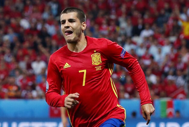 NICE, FRANCE - JUNE 17:  Alvaro Morata of Spain celebrates scoring his sides first goal during the UEFA EURO 2016 Group D match between Spain and Turkey at Allianz Riviera Stadium on June 17, 2016 in Nice, France.  (Photo by Alex Livesey/Getty Images)