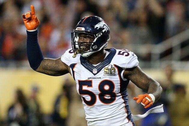 SANTA CLARA, CA - FEBRUARY 07:   Von Miller #58 of the Denver Broncos reacts after a play against the Carolina Panthers in the fourth quarter during Super Bowl 50 at Levi's Stadium on February 7, 2016 in Santa Clara, California.  (Photo by Patrick Smith/Getty Images)
