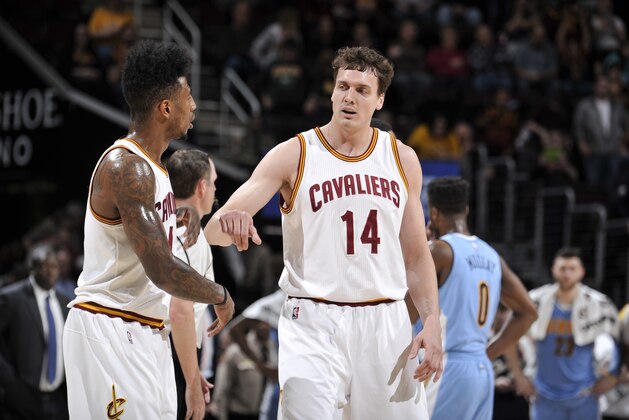 CLEVELAND, OH - MARCH 21:  Sasha Kaun #14 of the Cleveland Cavaliers shakes hands with Iman Shumpert #4 of the Cleveland Cavaliers during the game against the Denver Nuggets on March 21, 2016 at Quicken Loans Arena in Cleveland, Ohio. NOTE TO USER: User expressly acknowledges and agrees that, by downloading and/or using this Photograph, user is consenting to the terms and conditions of the Getty Images License Agreement. Mandatory Copyright Notice: Copyright 2016 NBAE  (Photo by David Liam Kyle/NBAE via Getty Images)