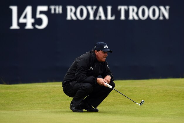 US golfer Phil Mickelson lines up a putt on the 18th green during his second round 69 on day two of the 2016 British Open Golf Championship at Royal Troon in Scotland on July 15, 2016.
Phil Mickelson held his lead at the British Open on Friday after a second-round 69 left him at 10 under par heading into the weekend. / AFP / ANDY BUCHANAN / RESTRICTED TO EDITORIAL USE        (Photo credit should read ANDY BUCHANAN/AFP/Getty Images)