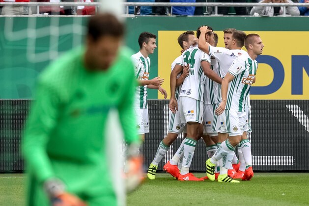 VIENNA, AUSTRIA - JULY 16:  Players of Rapid Vienna celebrate their first goal during an friendly match between SK Rapid Vienna and Chelsea F.C. at Allianz Stadion on July 16, 2016 in Vienna, Austria.  (Photo by Matej Divizna/Getty Images)