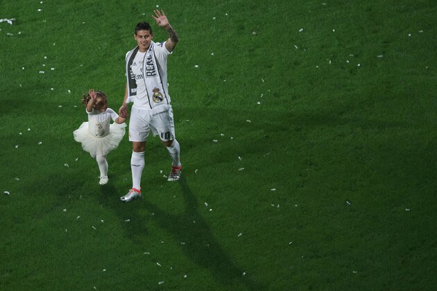 MADRID, SPAIN - MAY 29: James Rodriguez (R) of Real Madrid CF acknowledges the audience with his daughter Salome Rodriguez during the celebration with their fans at Santiago Bernabeu Stadium the day after winning the UEFA Champions League Final match against Club Atletico de Madrid on May 29, 2016 in Madrid, Spain. Real Madrid CF is the only European football team with 11 European Cups (Photo by Gonzalo Arroyo Moreno/Getty Images)