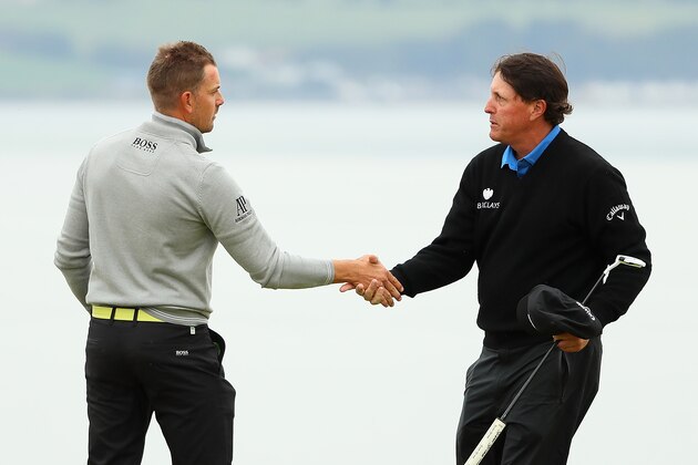 INVERNESS, SCOTLAND - JULY 09:  Phil Mickelson of the United States shakes hands with Henrik Stenson of Sweden on the 18th green during the third round of the AAM Scottish Open at Castle Stuart Golf Links on July 9, 2016 in Inverness, Scotland.  (Photo by Andrew Redington/Getty Images)