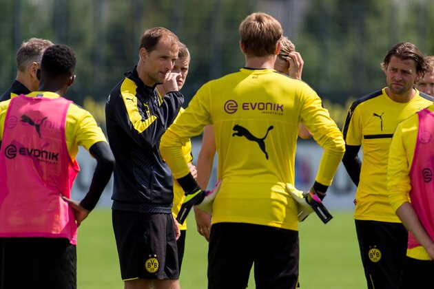 Dortmund, Germany 06.07.2016, Training BV Borussia Dortmund, BVB, Trainer Thomas Tuchel (BVB) mit der Mannschaft    (Photo by TF-Images/Getty Images)