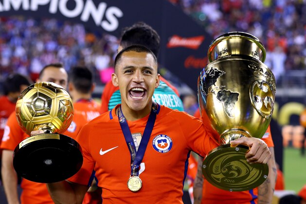 EAST RUTHERFORD, NJ - JUNE 26:  Alexis Sanchez #7 of Chile celebrates the win over Argentina during the Copa America Centenario Championship match at MetLife Stadium on June 26, 2016 in East Rutherford, New Jersey.Chile defeated Argentina 0-0 with the 4-2 win in the shootout.  (Photo by Elsa/Getty Images)