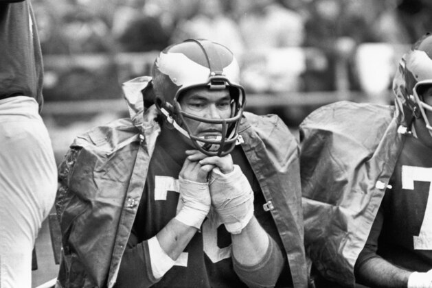 American professional football player Marion Campbell, defensive lineman for the Philadelphia Eagles, sits on the bench draped in a jacket during a game, mid 1950s to early 1960s. (Photo by Robert Riger/Getty Images) American professional football player Marion Campbell, defensive lineman for the Philadelphia Eagles, sits on the bench draped in a jacket during a game, mid 1950s to early 1960s. (Photo by Robert Riger/Getty Images)