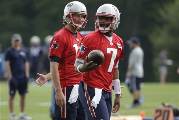 New England Patriots quarterbacks Tom Brady, left, and Jacoby Brissett, right, work out on the field during an NFL football practice Tuesday, June 7, 2016, in Foxborough, Mass. (AP Photo/Steven Senne)