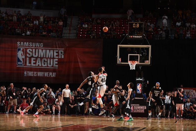 LAS VEGAS, NV - JULY 18:  Denzel Valentine #45 of the Chicago Bulls hits the winning basket against the Minnesota Timberwolves during the 2016 NBA Las Vegas Summer League on July 18, 2016 at The Thomas & Mack Center in Las Vegas, Nevada. NOTE TO USER: User expressly acknowledges and agrees that, by downloading and or using this photograph, user is consenting to the terms and conditions of Getty Images License Agreement. Mandatory Copyright Notice: Copyright 2016 NBAE (Photo by Garrett Ellwood/NBAE via Getty Images)