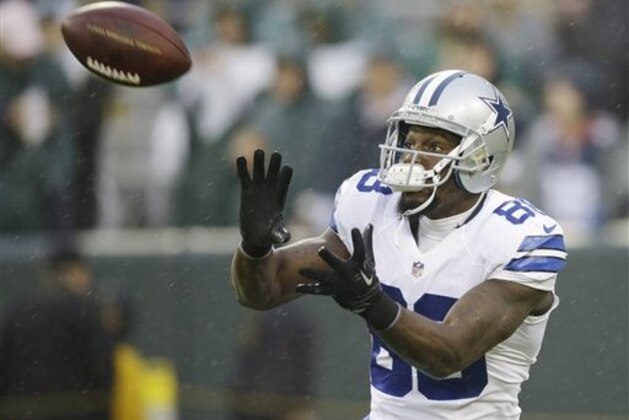 Dallas Cowboys' Dez Bryant catches a ball before an NFL football game against the Green Bay Packers Sunday, Dec. 13, 2015, in Green Bay, Wis. (AP Photo/Jeffrey Phelps)