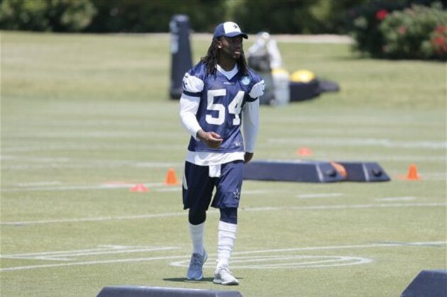 Dallas Cowboys linebacker Jaylon Smith watches the team work out during an NFL football minicamp, Friday May 6, 2016, in Irving, Texas. (AP Photo/Tony Gutierrez)