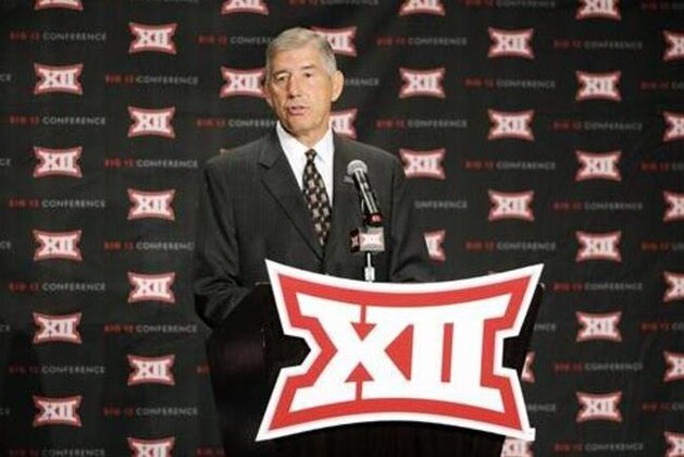 Big 12 commissioner Bob Bowlsby addresses attendees during Big 12 media day, Monday, July 18, 2016, in Dallas. With expansion still an unsettled issue for the Big 12 Conference, Commissioner Bowlsby gave his annual state of the league address to open football media days. And a day later he meets with the league's board of directors. (AP Photo/Tony Gutierrez)
