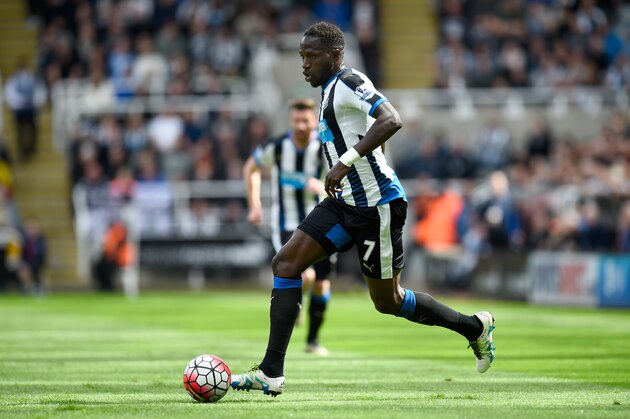 NEWCASTLE UPON TYNE, ENGLAND - MAY 15:  Captain Moussa Sissoko of Newcastle United in action during the Premier League match between Newcastle United and Tottenham Hotspur at St James' Park on May 15, 2016 in Newcastle upon Tyne, England.  (Photo by Stu Forster/Getty Images)