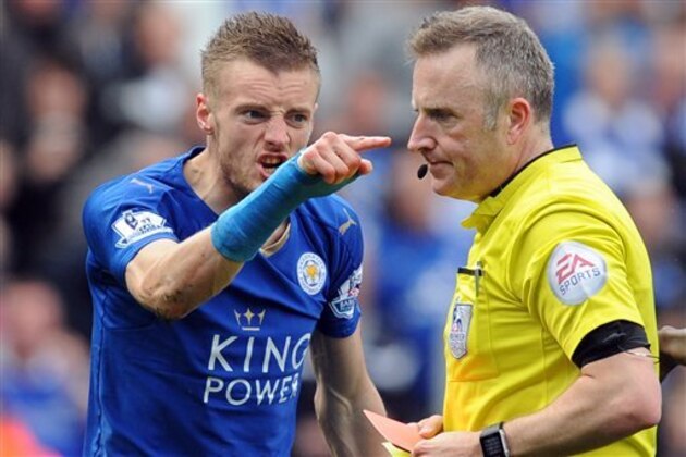 ALTERNATE CROP OF XAG125 - Leicester City’s Jamie Vardy gestures to referee Jonathan Moss after being given a second yellow card and sent off  being sent off during the English Premier League soccer match between Leicester City and West Ham United at the King Power Stadium in Leicester, England, Sunday, April 17, 2016. (AP Photo/Rui Vieira)