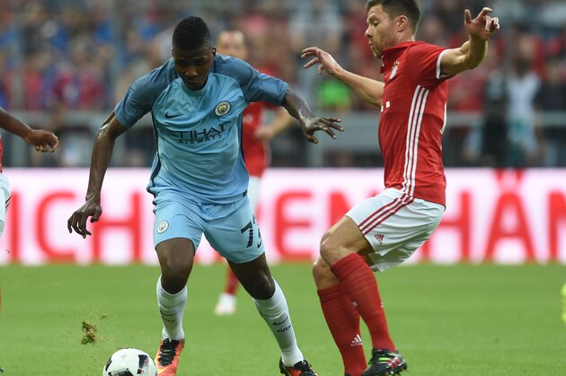 Bayern Munich's Spanish midfielder Xabi Alonso (R) and Manchester's Nigerian striker Kelechi Iheanacho (L) vie for the ball during a friendly soccer match between the German first division Bundesliga club FC Bayern Munich and the Premier League football team Manchester City in Munich, southern Germany, on July 20, 2016.  / AFP / CHRISTOF STACHE        (Photo credit should read CHRISTOF STACHE/AFP/Getty Images)