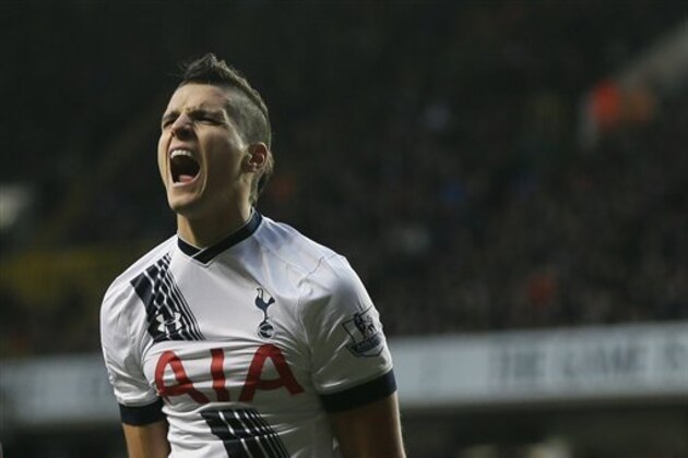 Tottenham’s Erik Lamela shouts in frustration after missing a chance during the English Premier League soccer match between Tottenham Hotspur and Watford at White Hart Lane in London, Saturday Feb. 6, 2016. (AP Photo/Tim Ireland)