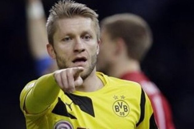 Dortmund's Jakub Blaszczykowski from Poland points during the German Bundesliga soccer match between Hertha BSC Berlin and Borussia Dortmund at the Olympia stadium in Berlin, Germany, Saturday, Dec. 13, 2014. Berlin defeated Dortmund by 1-0.(AP Photo/Michael Sohn)