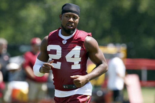 Washington Redskins cornerback Josh Norman, center, runs during practice at the team's NFL football training facility at Redskins Park, Wednesday, June 8, 2016 in Ashburn, Va. (AP Photo/Alex Brandon)