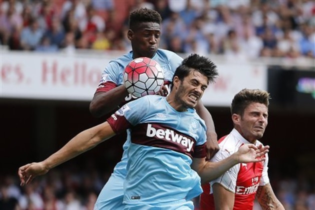 Arsenal's Olivier Giroud, right, and West Ham's James Tomkins, front , and Winston Reid challenge for the ball during the English Premier League soccer match between Arsenal and West Ham at the Emirates stadium in London, Sunday, Aug. 9, 2015.(AP Photo/Frank Augstein)