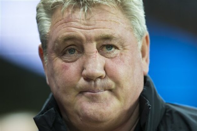 Hull City's manager Steve Bruce takes to the touchline before his team's English League Cup soccer match between Manchester City and Hull City at the Etihad Stadium, Manchester, England, Tuesday, Dec. 1, 2015. (AP Photo/Jon Super)