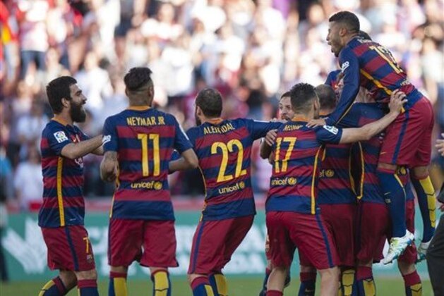 FC Barcelona’s Arda Turan from Turkey, Neymar da Silva from Brazil, Aleix Vidal, Munir el Haddadi, Sergio Busquets, Rafael Alcantara from Brazil, from left, celebrate after winning the Spanish League title, at the end of their Spanish La Liga last round soccer match against Granada at Los Carmenes stadium in Granada, Spain, Saturday, May 14, 2016. (AP Photo/Daniel Tejedo