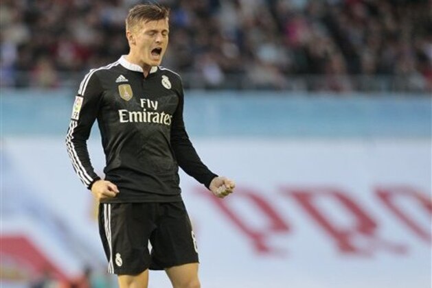 Real Madrid's Toni Kroos from Germany, celebrates after scoring his team's first goal during a Spanish La Liga soccer match between RC Celta and Real Madrid, at the Balaídos stadium in Vigo, Spain, Sunday, April 26, 2015. (AP Photo/Lalo R. Villar)