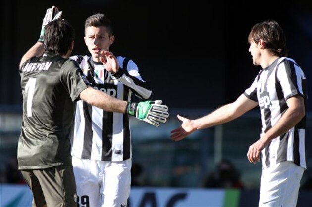 Juventus' Gianluigi Buffon, left, congratulates teammate Luca Marrone, center, and Paolo De Ceglie at the end of a Serie A soccer match against Chievo at Bentegodi stadium in Verona, Italy, Sunday, Feb. 3, 2013. Juventus won 2-1. (AP Photo/Felice Calabro')