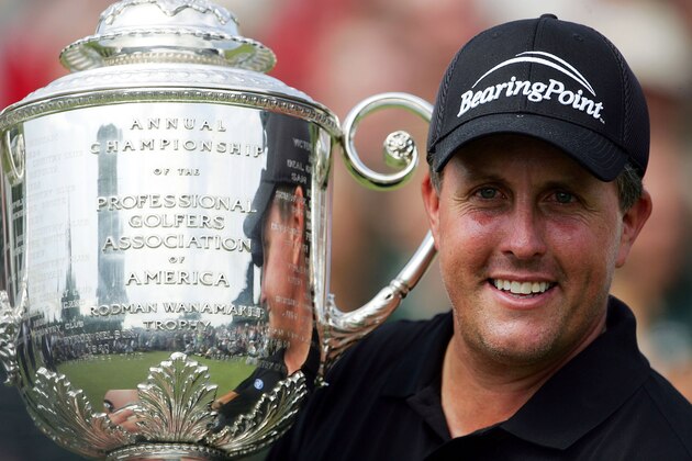 SPRINGFIELD, NJ - AUGUST 15:  Phil Mickelson holds up the Wanamaker trophy after winning the 2005 PGA Championship with a 4-uner par 276 on August 15, 2005 in Springfield, New Jersey.  (Photo by Doug Pensinger/Getty Images)