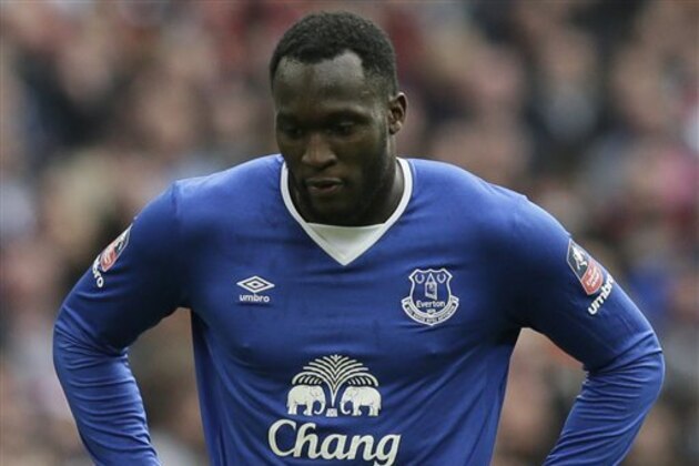 Everton’s Romelu Lukaku reacts after missing a penalty during the English FA Cup semifinal between Manchester United and Everton at Wembley stadium in London, Saturday, April 23,  2016. (AP Photo/Tim Ireland)