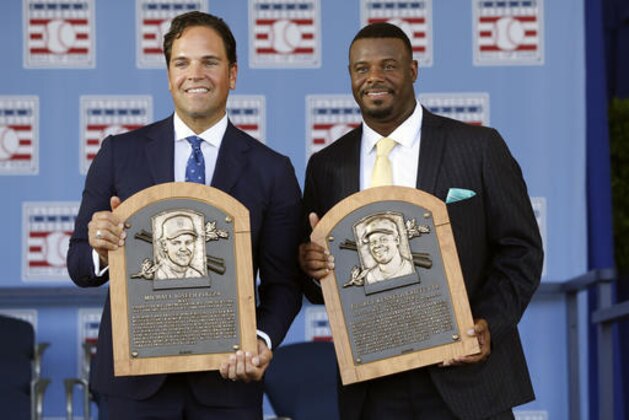National Baseball Hall of Fame inductees Mike Piazza, left, and Ken Griffey Jr. hold their plaques after an induction ceremony at the Clark Sports Center on Sunday, July 24, 2016, in Cooperstown, N.Y. (AP Photo/Mike Groll)