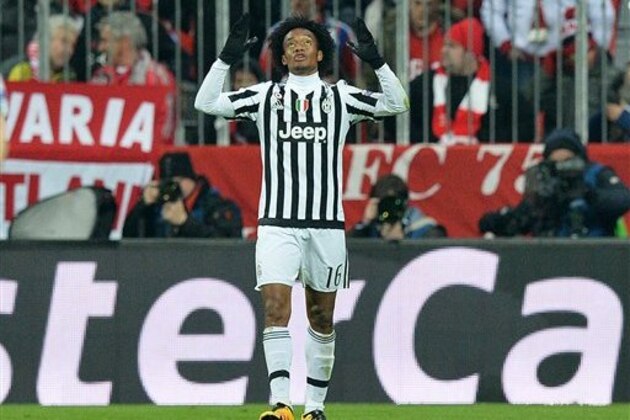 Juventus' Juan Cuadrado celebrates his side's second goal during the Champions League round of 16 second leg soccer match between FC Bayern Munich and Juventus Turin in Munich, southern Germany, Wednesday, March 16, 2016. (AP Photo/Kerstin Joensson)