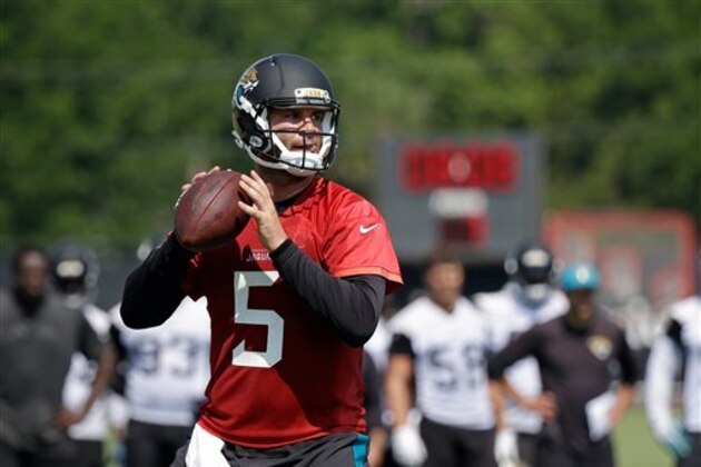 Jacksonville Jaguars quarterback Blake Bortles (5) looks for a receiver during a light scrimmage at an NFL football practice, Thursday, June 2, 2016, in Jacksonville, Fla. (AP Photo/John Raoux)