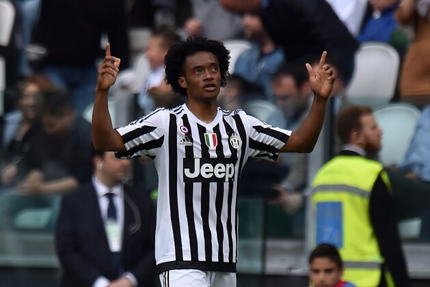 TURIN, ITALY - APRIL 17:  Juan Cuadrado of Juventus celebrates after scoring his team's third goal during the Serie A match between Juventus FC and US Citta di Palermo at Juventus Arena on April 17, 2016 in Turin, Italy.  (Photo by Tullio M. Puglia/Getty Images)